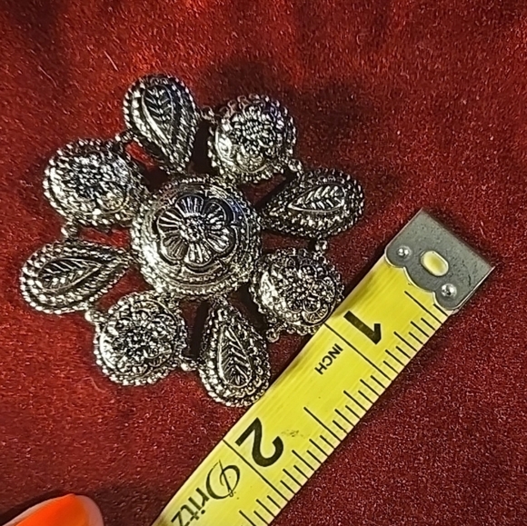 Purse, Hat ,Scarf Silver Flower Clip On - Picture 4 of 4